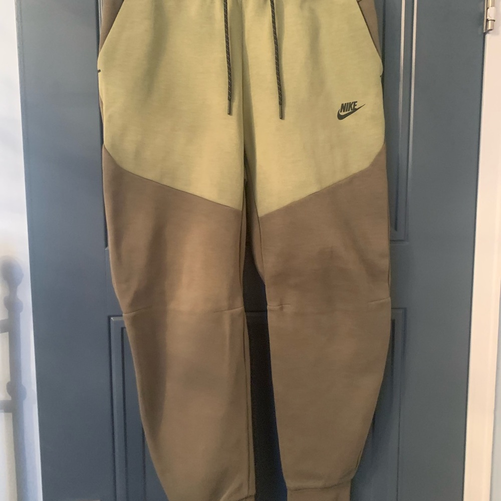 Nike tech sweatpants